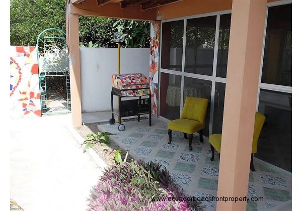house on 3 lots for sale in Crucita