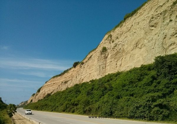 The lot is located off the newly renovated highway connecting Canoa to San Vicente/Bahia.