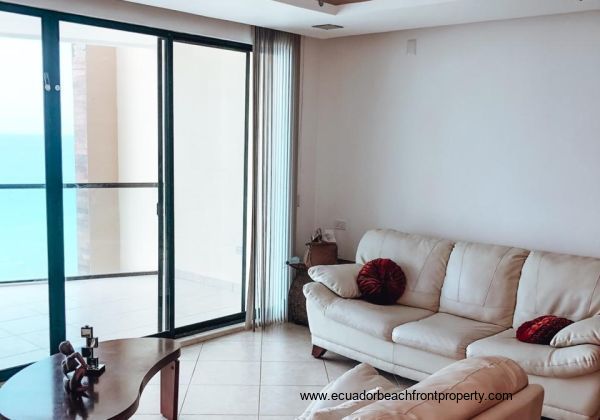 Ocean front condo for sale in Manta