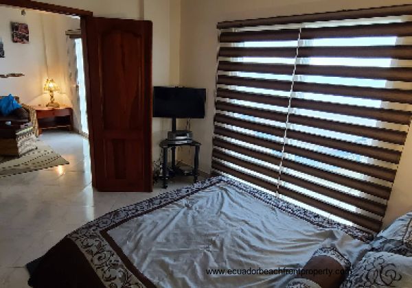 quality window coverings adjust like blinds and roll all the way up