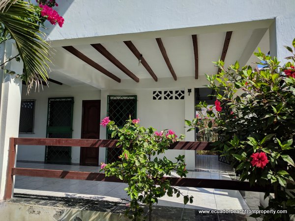 oceanview home for sale in Ecuador