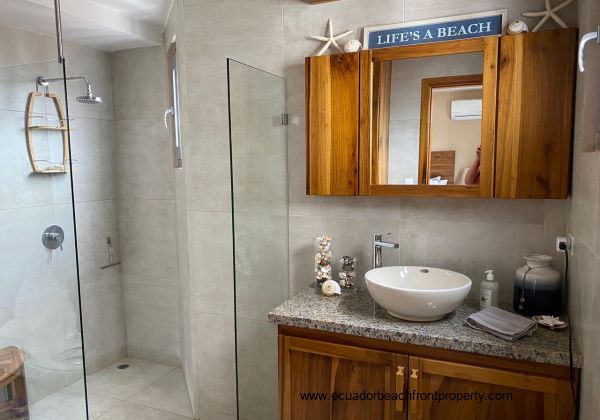 Oceanfront condo for sale in Bahia