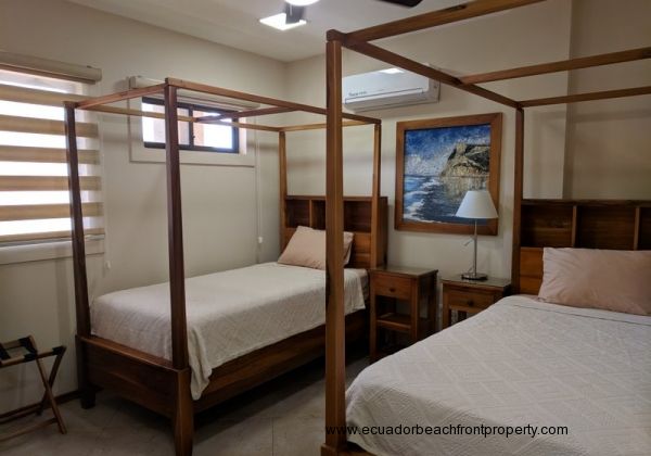 3rd Bedroom with 2 twin beds, AC