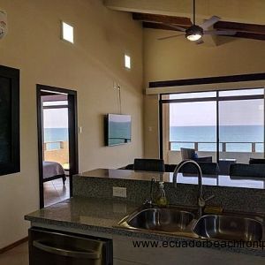 9A - Beachfront Penthouse with Elevator