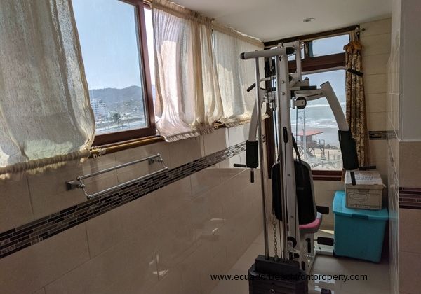 Stretch yourself out on this handy contraption while enjoying the ocean breeze!
