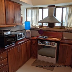 Well-equipped kitchen 