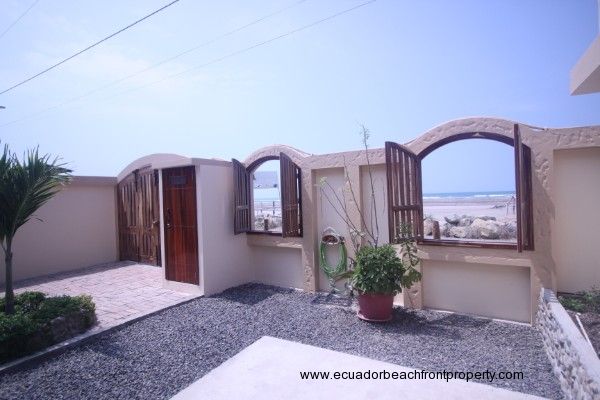 Beachfront home for sale in Ecuador