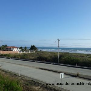 A central shot of this oceanfront lot. Direct access from the principal road from San Vicente to Canoa.