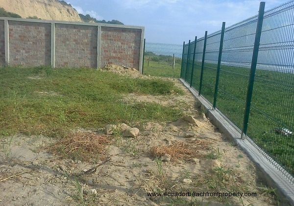 Fencing along the front allows for gorgeous ocean views while providing security