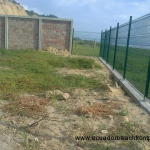 Fencing along the front allows for gorgeous ocean views while providing security