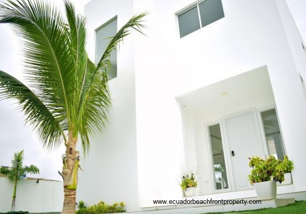 Punta Blanca Home + Guest House