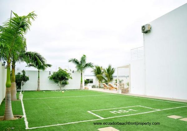 Side view of play area