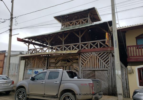 adjacent lot included with sale