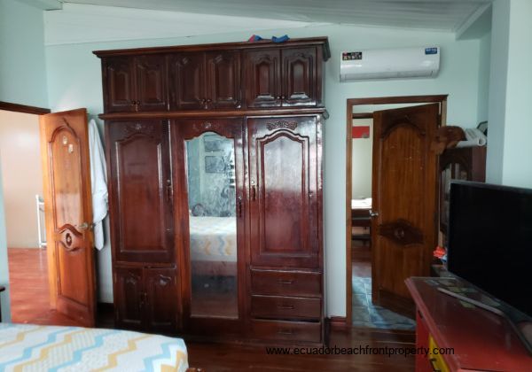 bed4 hardwood furnishings