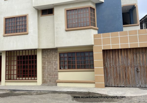 beachfront condo in Crucita