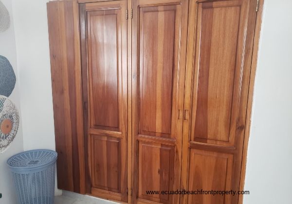 hardwood closets(1)