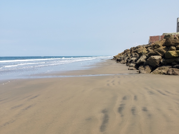 Large beachfront parcel near Crucita