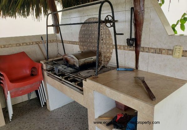 poolside grill area