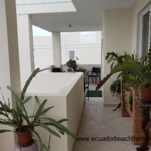 spacious beachfront condo