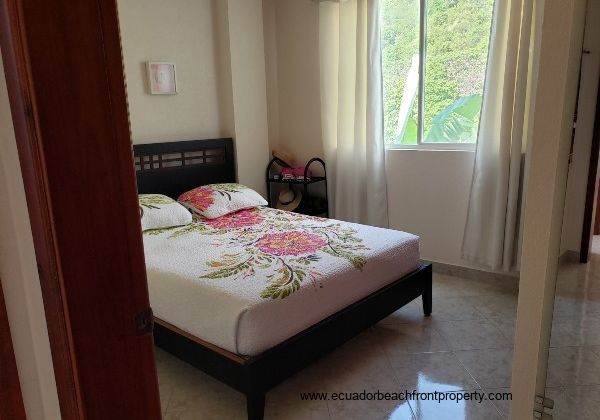 2nd bedroom with cliff views