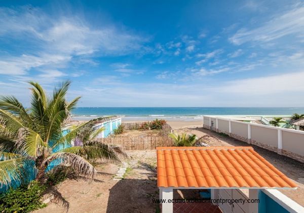 Oceanfront home in Crucita