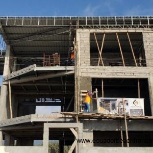 facade full width of property