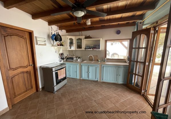 Kitchen - Beach house for sale in Ecuador