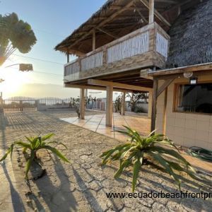 *PRICE REDUCED* Beachfront Cottage in San Jacinto