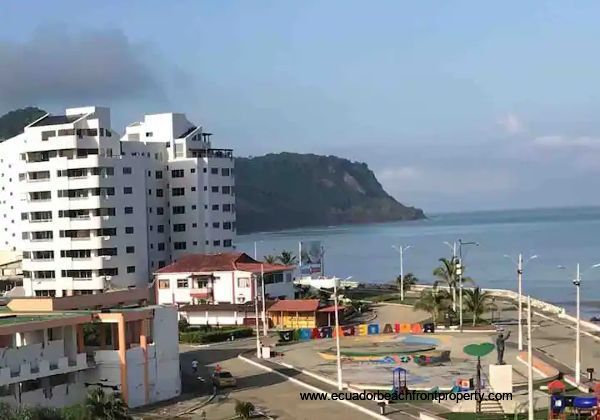 view towards the Dos Hemisferios condo building