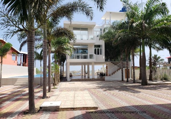 Rental properties for sale on the beach in Ecuador