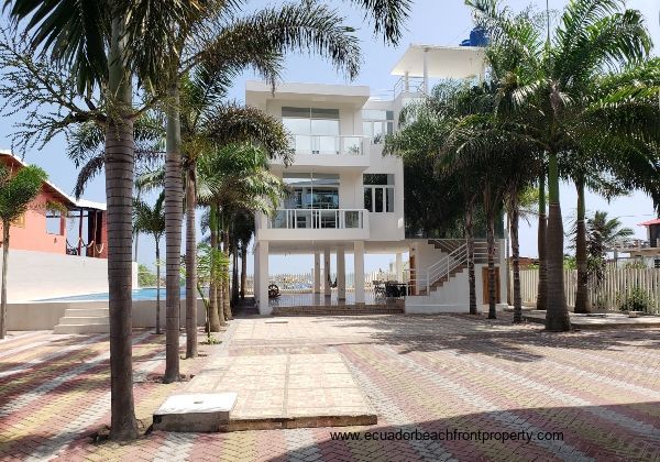 Rental properties for sale on the beach in Ecuador