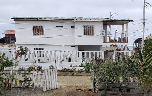 Ocean view home for sale in Ecuador