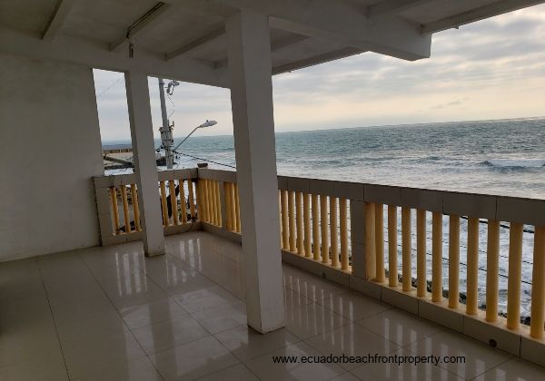 Beachfront house for sale in Ecuador