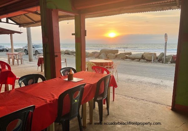 Ocean view restaurant in Manabi