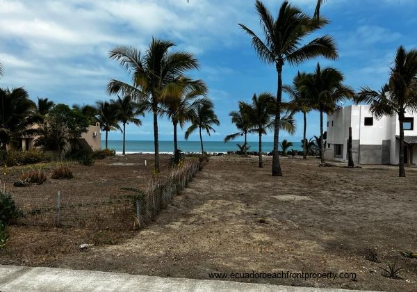 Oceanview lot for sale in Ecuador