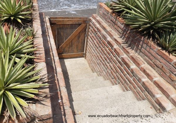 Access from the home to beach
