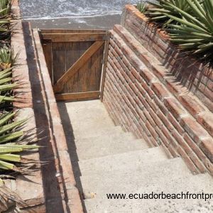 Access from the home to beach