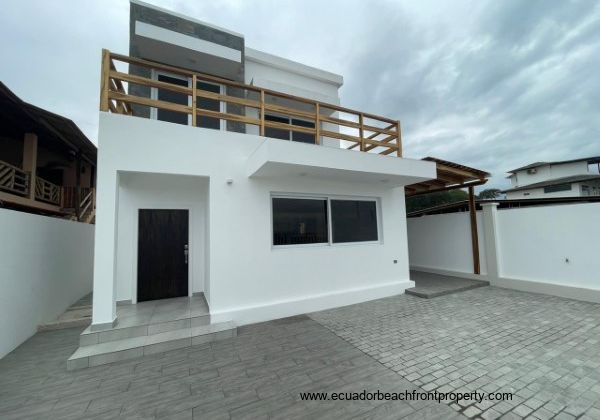 Beachfront house for sale in Ecuador