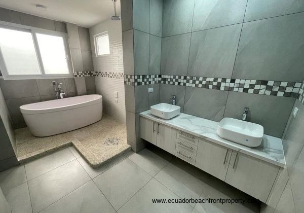 Beachfront house for sale in Ecuador Beachfront house for sale in Ecuador