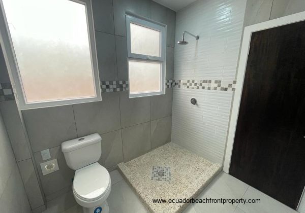 1st floor ensuite bath