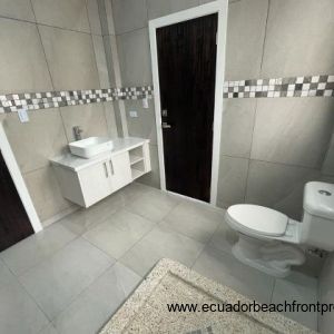 1st floor ensuite bath