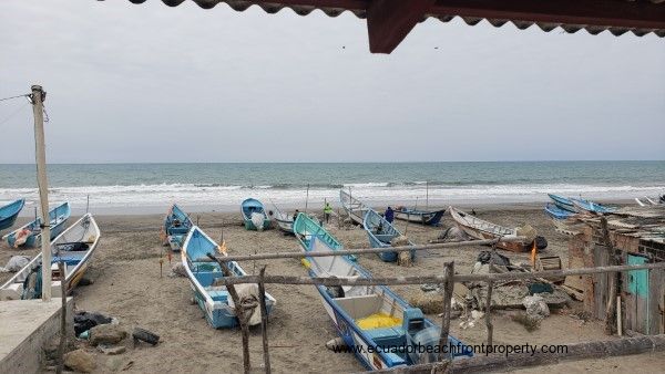 Beachfront fixer upper in Ecuador