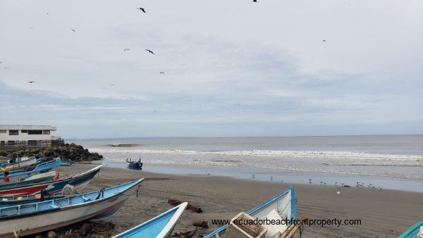 Beachfront fixer upper in Ecuador