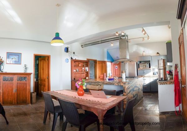 Dining area off the kitchen