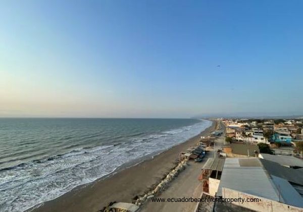 View towards the north (towards the center of Crucita)