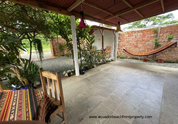 Guest house for sale in Canoa, Ecuador