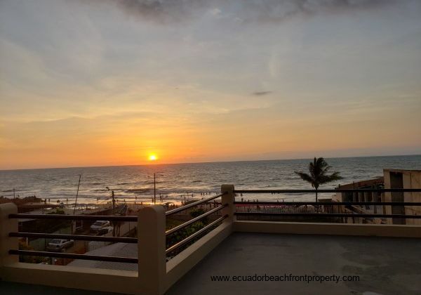 Oceanview home for sale in Ecuador