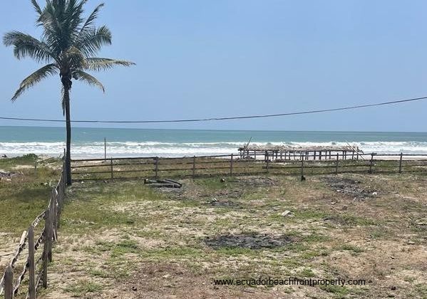 Beachfront parcel for sale in Ecuador