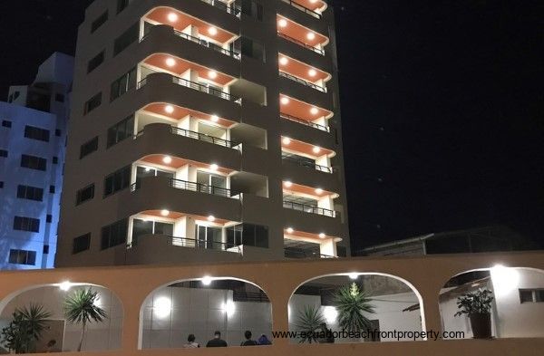 Dos Hemisferios building at Night