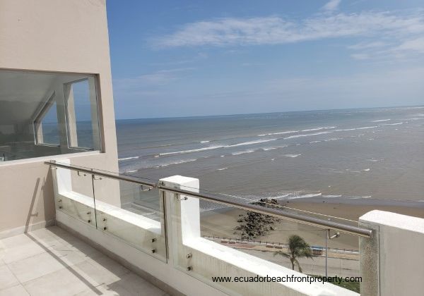 Ocean front condo for sale in Ecuador